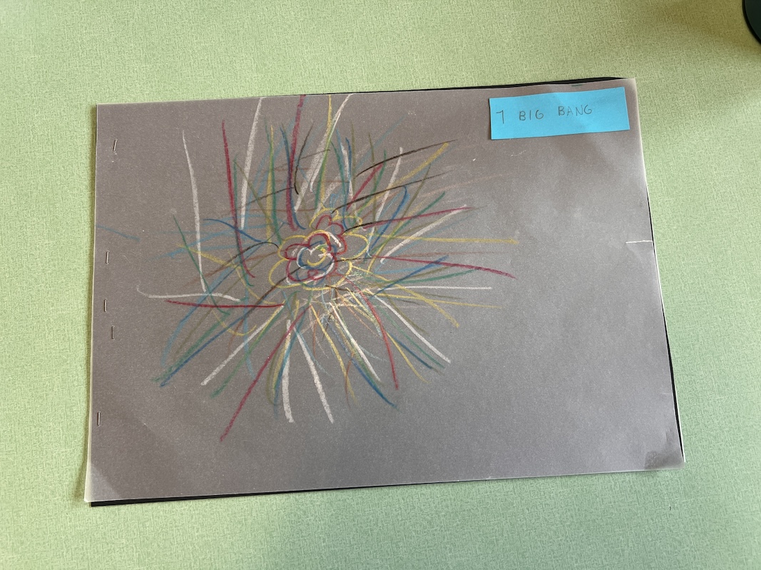 PRIMA PAGINA DEL LIBRETTO CON IL DISEGNO DEL BIG BANG PRIMA PAGINA SU FOGLIO LUCIDO_IL BIG BANG