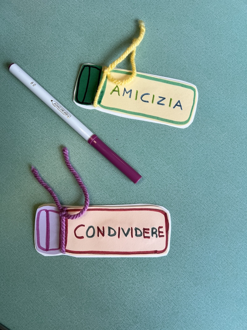 Esempi di borracce con all'interno una parola per l'avventura