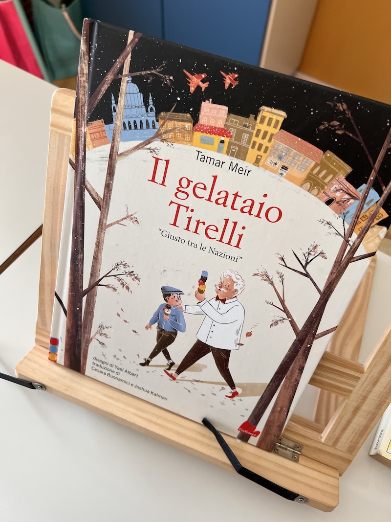 ALBO SU LEGGIO L'ALBO IN CLASSE SUL LEGGIO