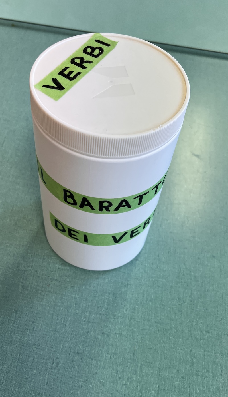 RACCOLTA DI VERBI il nostro barattolo dei verbi contenente tante voci verbali